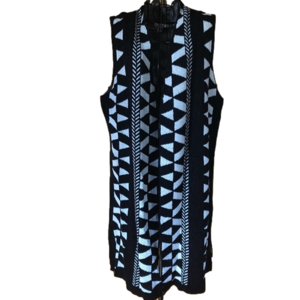 NWOT Duster sleeveless black white faux wool geo print long Sweater